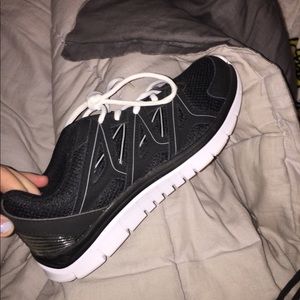 athletic shoes super comfy worn handful of times